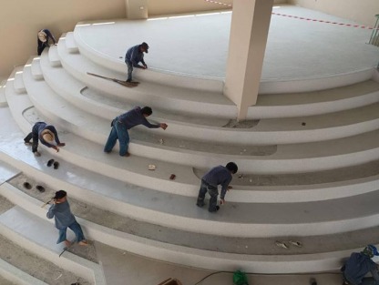 พื้นอัฒจันทร์ลายหินขัด - พื้นโพลีไวนิลคละสีชนิดเคลือบแข็ง - บารมี